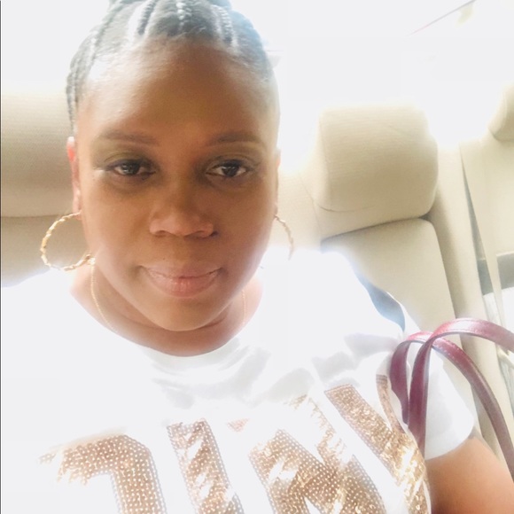 Meet your Posher, Sandy - Picture 2 of 2